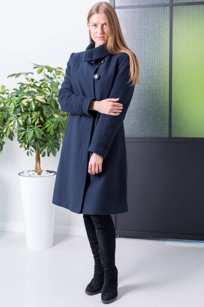 Płaszcz damski ze stójką i krytym zapięciem „Natalia”